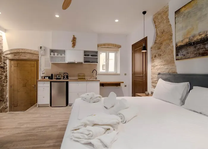 Curcumelli Luxury - Portoni 1 *